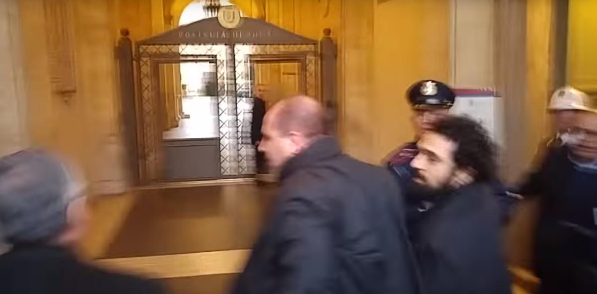 Serie A Lazio, le Iene a Lotito: «Ma le paga le tasse?»