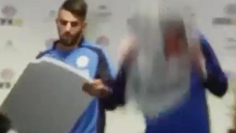 La Fifa card fa infuriare Vardy. E lui la prende a testate