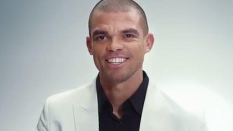 Il lato romantico di Pepe. La dedica è per gli scarpini