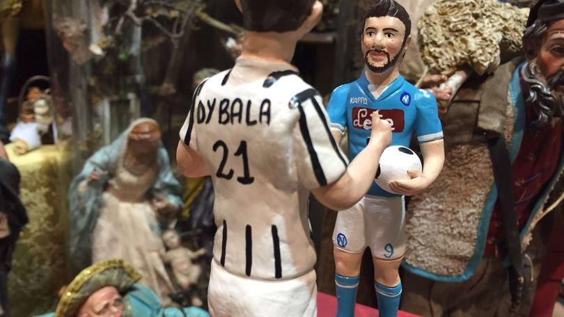 Dybala-Higuain, la sfida Juve-Napoli anche nel presepe