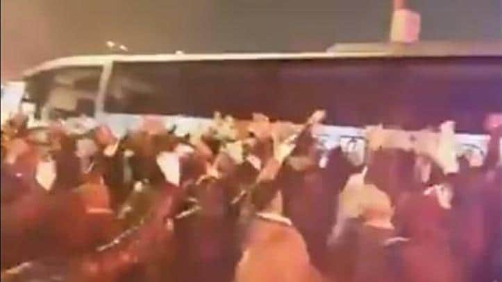 Napoli, tremila tifosi a Capodichino: "Noi ci crediamo"