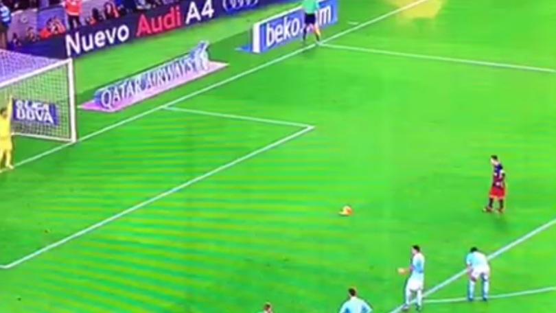 Liga Barcellona, pazzesco Messi passa il rigore: arriva Suarez e segna