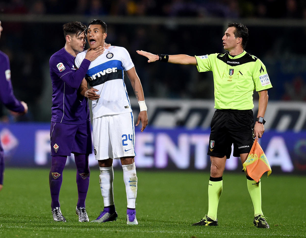 Serie A, Fiorentina-Inter, Zarate espulso: «Scusate per la brutta scena»