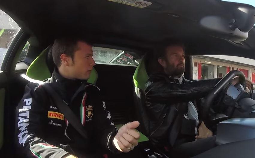 Cracco, chef da 300 all'ora sulla Lambo Huracan