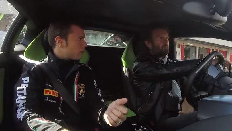 Cracco, chef da 300 all'ora sulla Lambo Huracan