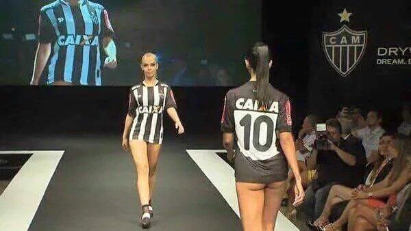 Atletico Mineiro, sexy modelle per la nuova maglia