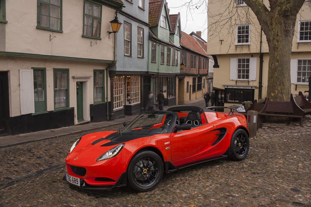 Lotus Elise Cup 250, sfida all'Alfa 4C