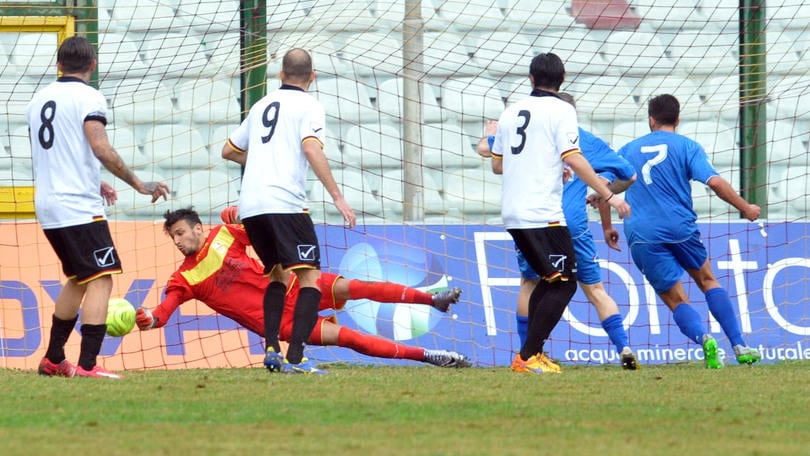 Lega Pro, Messina-Paganese: Stracuzzi caccia il suo portiere. L'ombra delle scommesse