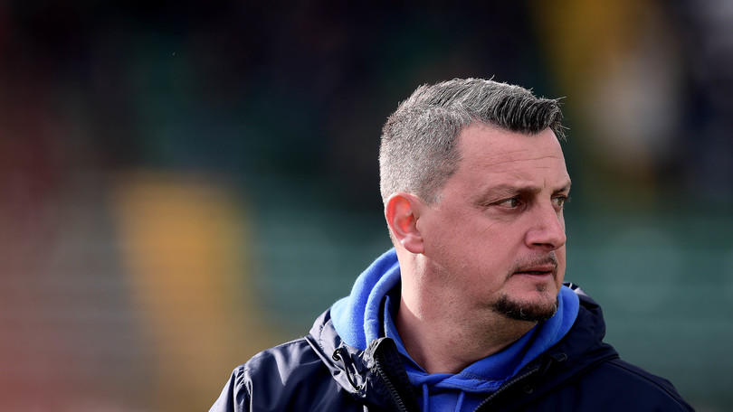 Serie B Bari, malore per Camplone: ricoverato