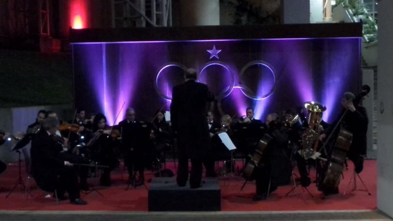 L'orchestra filarmonica di Roma suona l'inno della Roma