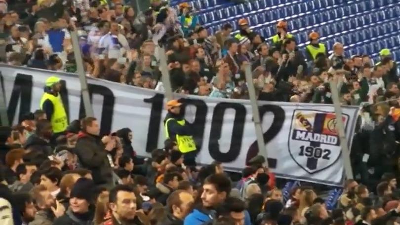I tifosi del Real Madrid esultano dopo l'1-0 firmato Cristiano Ronaldo