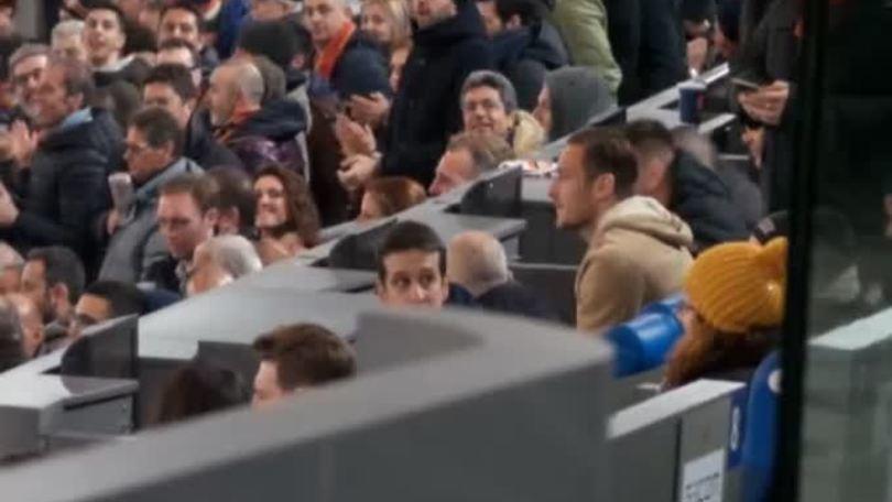 Roma, Totti applaude al gol di Dzeko