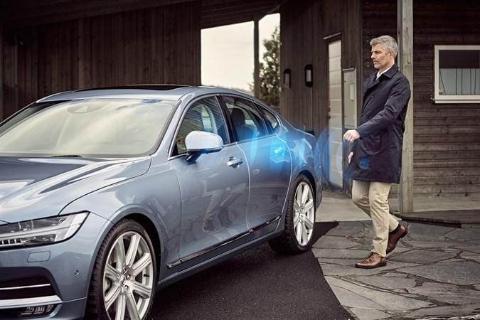Volvo, dal 2017 addio chiave, basta l'app