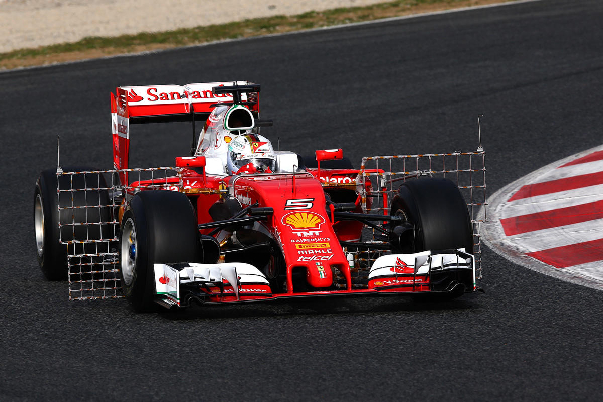 F1 Ferrari, Vettel avanti dopo la prima mattinata di test