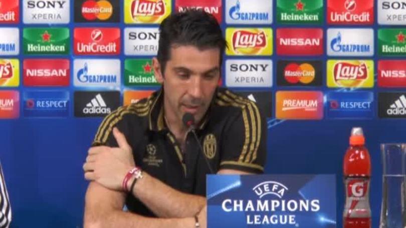 Buffon: "Neuer è una colonna portante del Bayern"