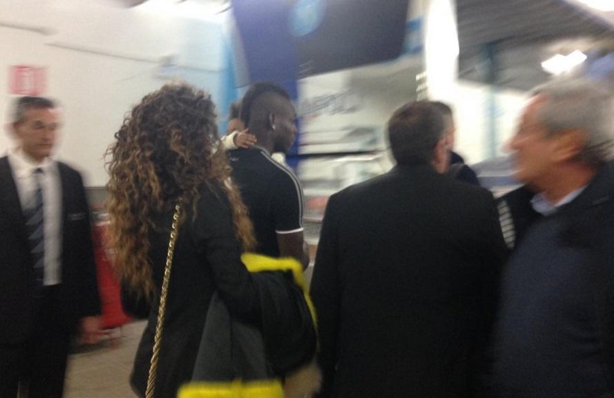 Napoli-Milan, Raffaella Fico e la piccola Pia a vedere Balotelli
