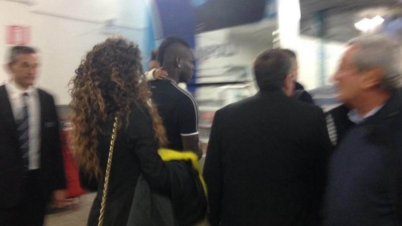 Napoli-Milan, Raffaella Fico e la piccola Pia a vedere Balotelli