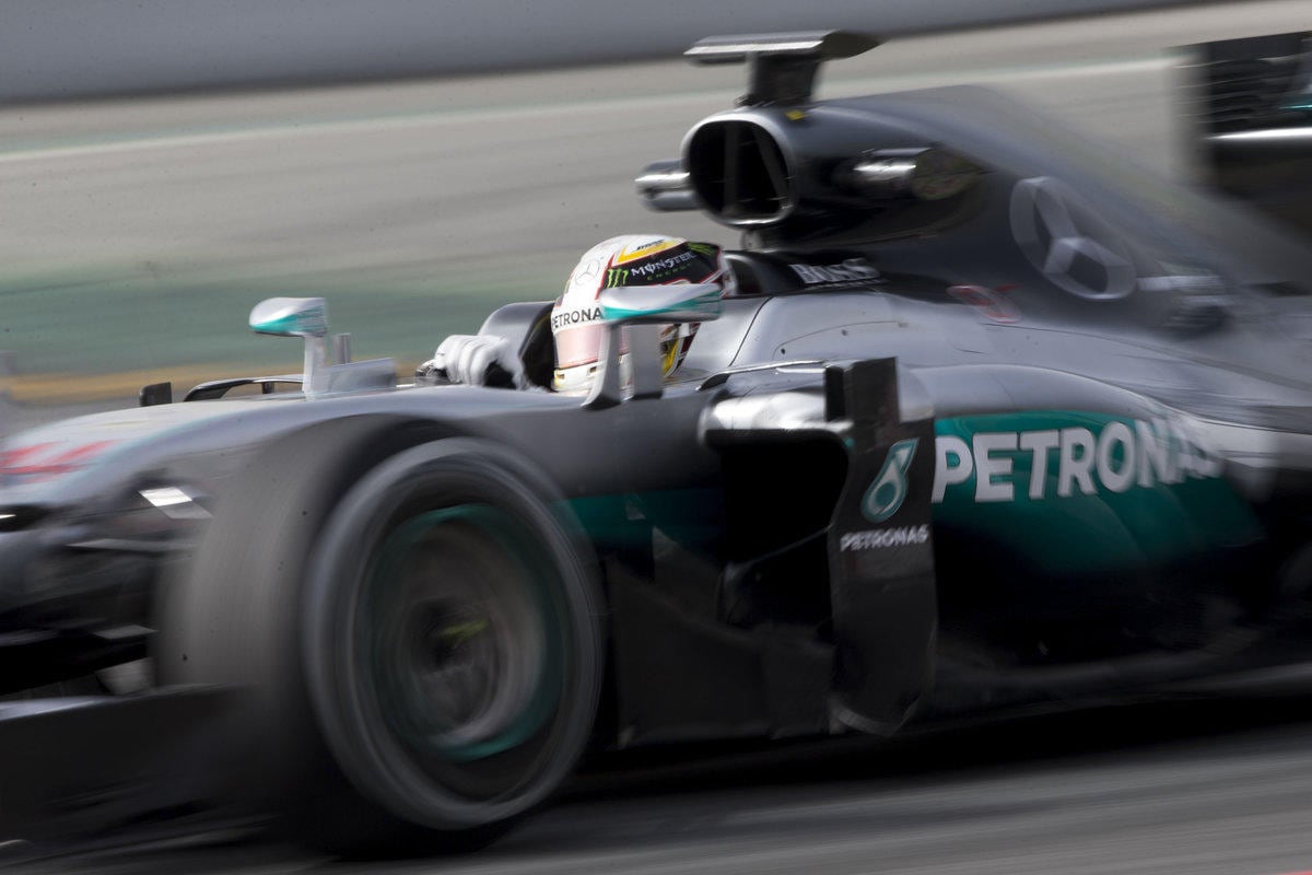 F1 Mercedes, Hamilton: «La Ferrari è migliorata, mondiale entusiasmante»
