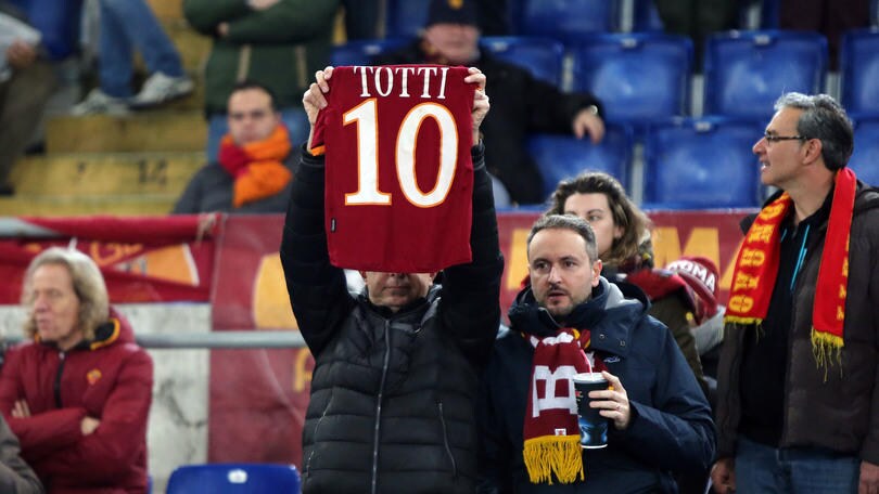 Roma-Palermo, i tifosi all'Olimpico: «Totti non si tocca»
