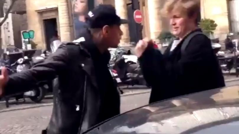 Parigi, Van der Wiel se la prende con un 15enne