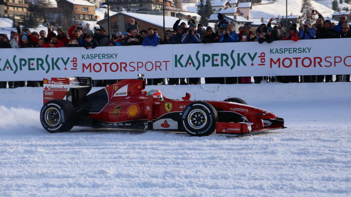 Formula Uno, la Ferrari a Livigno: passeggiata sulla neve