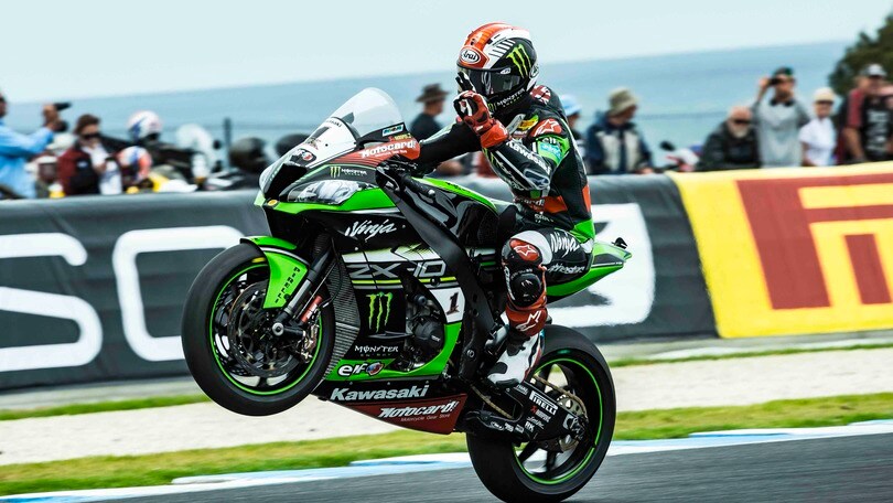 SBK Phillip Island, gara 1: che battaglia, vince Rea