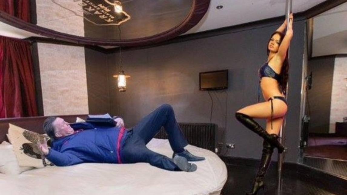 Il tuffo di Van Gaal fa impazzire i social network