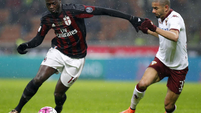 Niang va fuori strada: rischia due mesi di stop