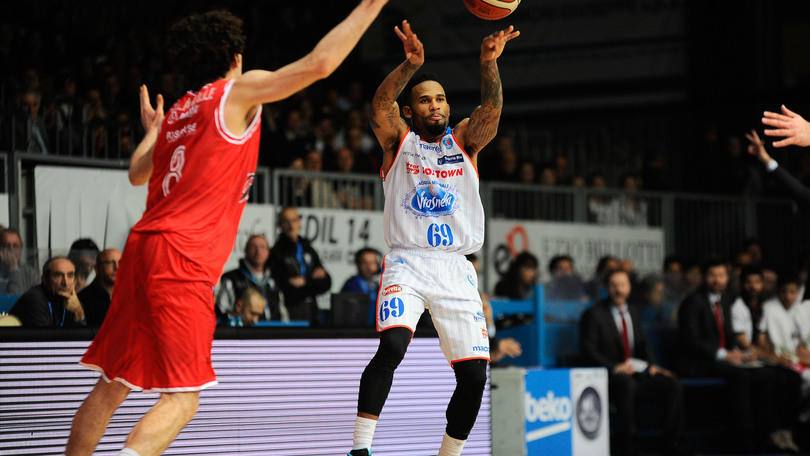 Basket Serie A, orgoglio Cantù con Hodge e Fesenko