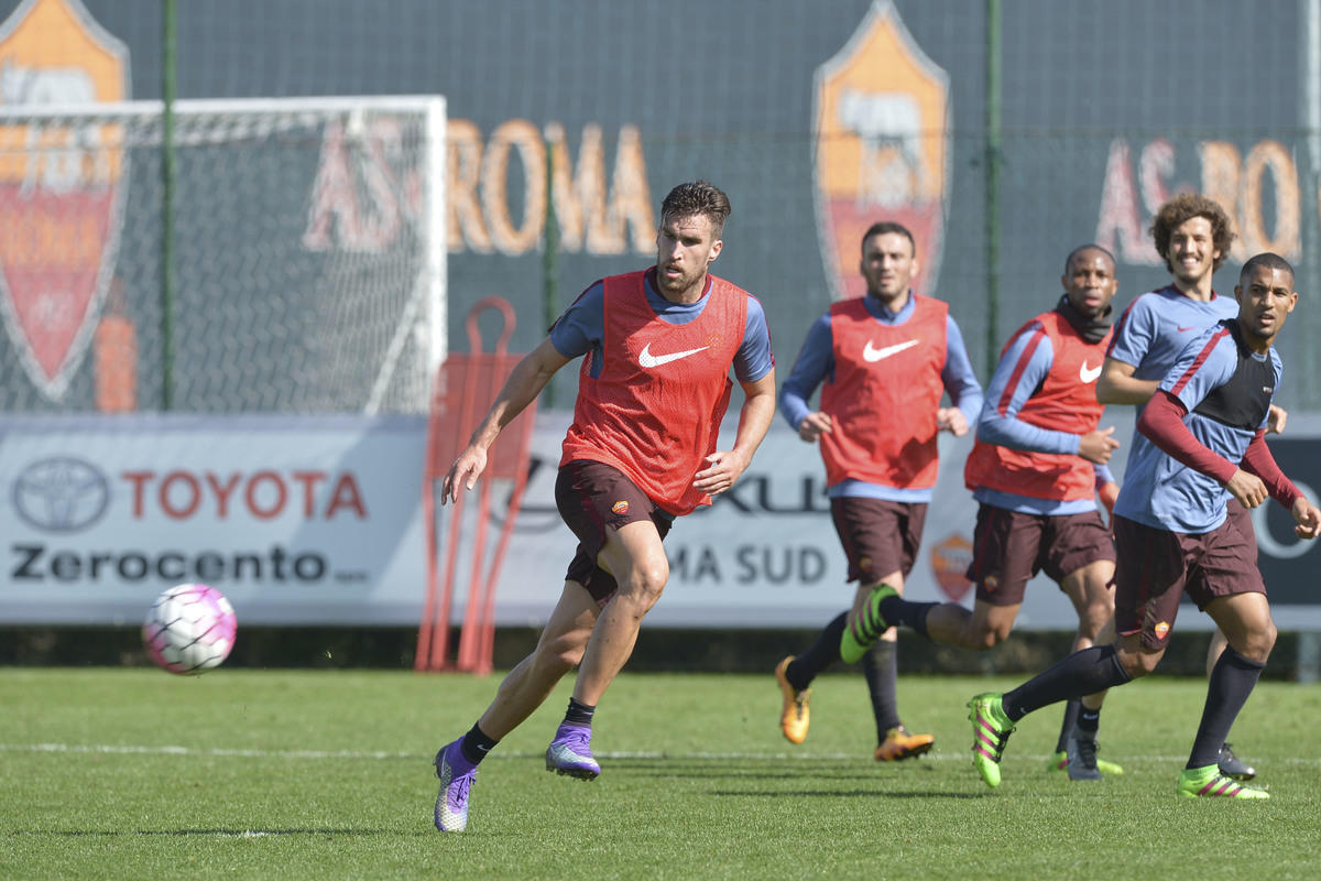 Roma, Pjanic e Nainggolan in gruppo. Strootman posta un video su facebook