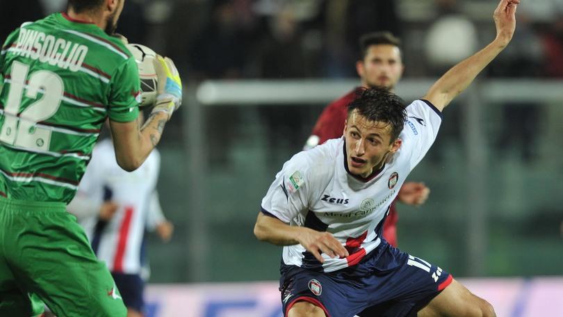 Serie B, il Crotone resta secondo. Crollo Pescara, pari Cesena