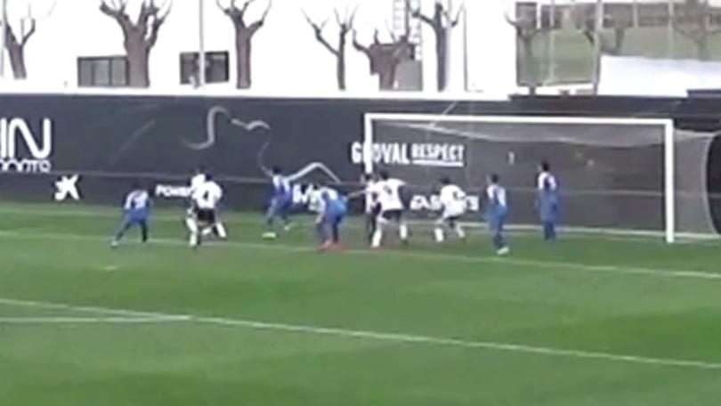 Il figlio di Neville segna un gol "olimpico" col Valencia