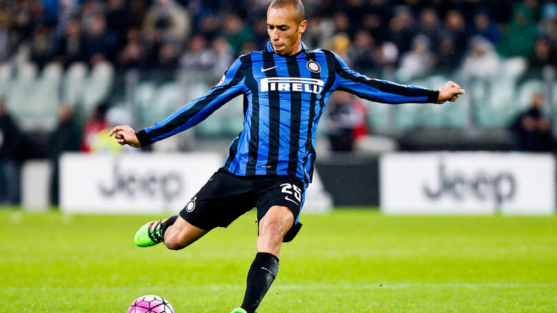 Calciomercato Inter, Miranda incedibile: occhio al Manchester United