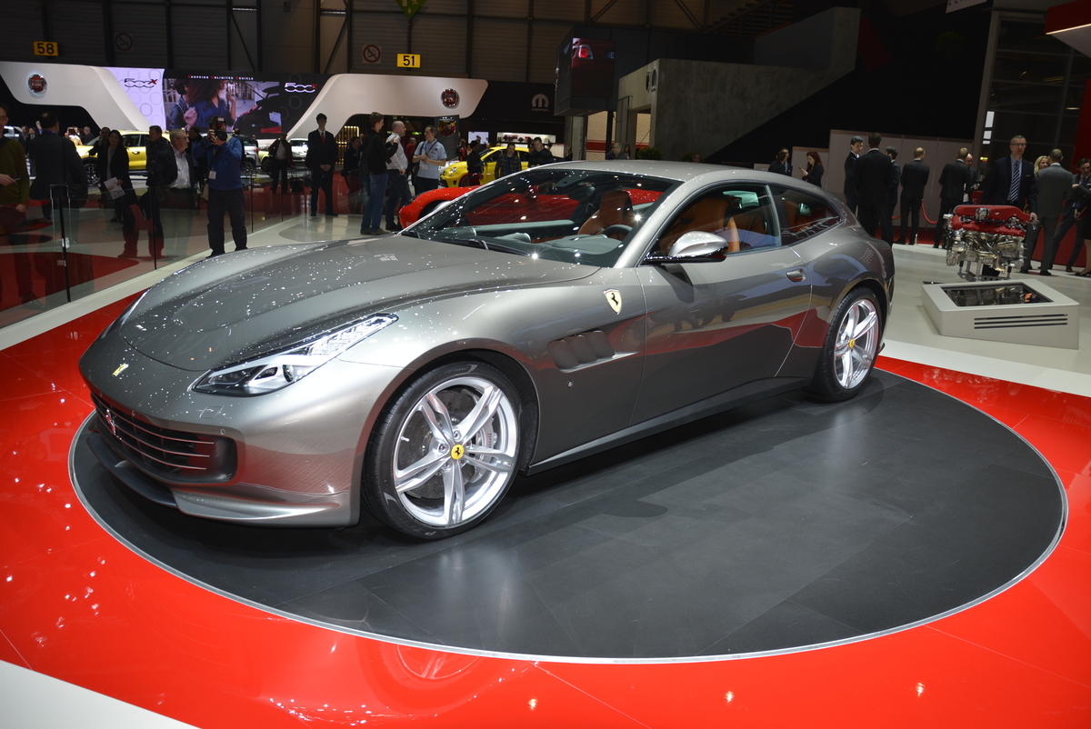 Ferrari GTC4Lusso, la star del Salone di Ginevra