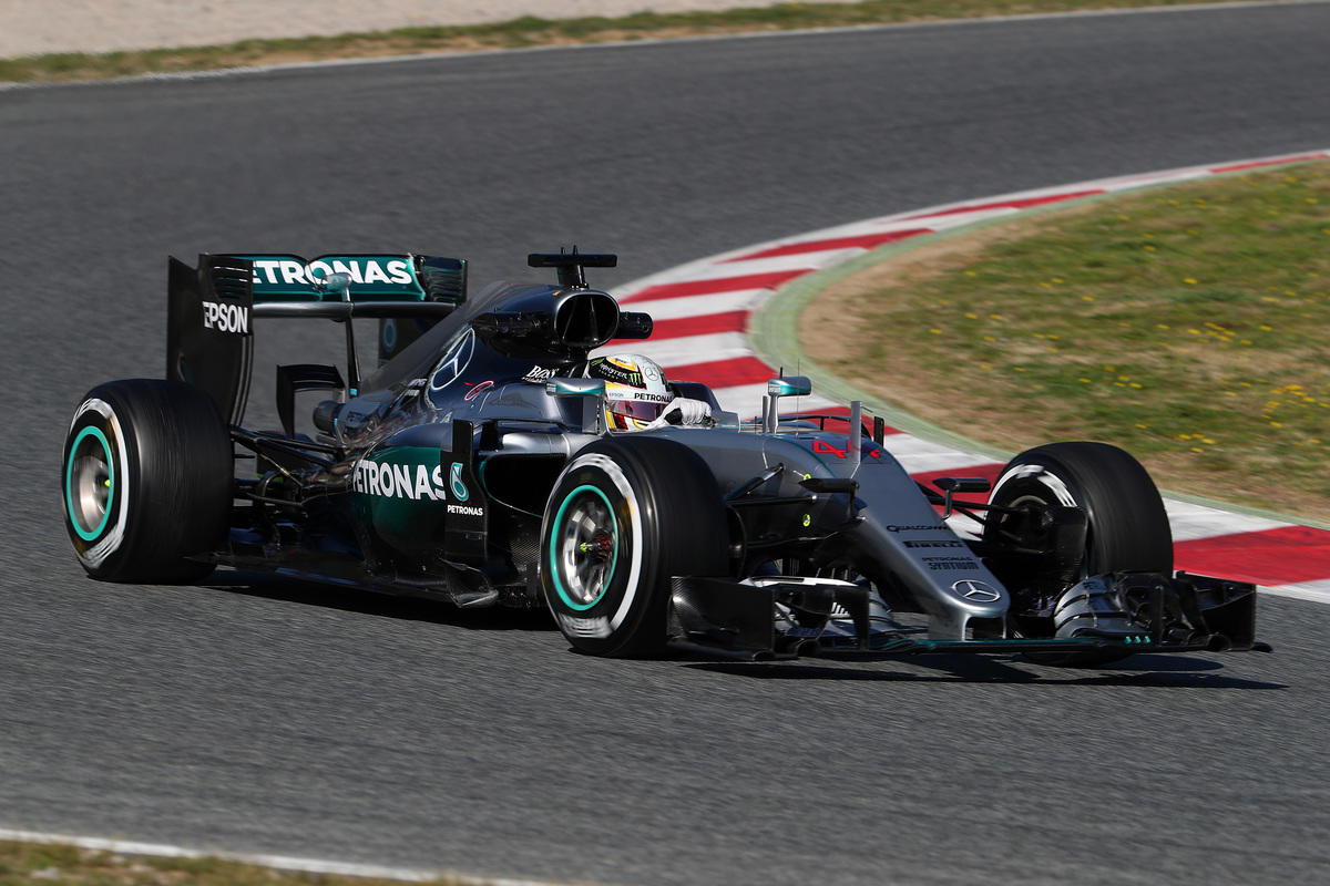 F1: a Barcellona comanda Hamilton, Vettel è terzo