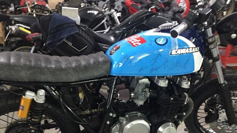Napoli, indovinate di chi è questa moto...