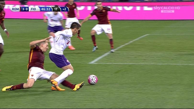 Roma, Digne su Tello: rigore per la Fiorentina
