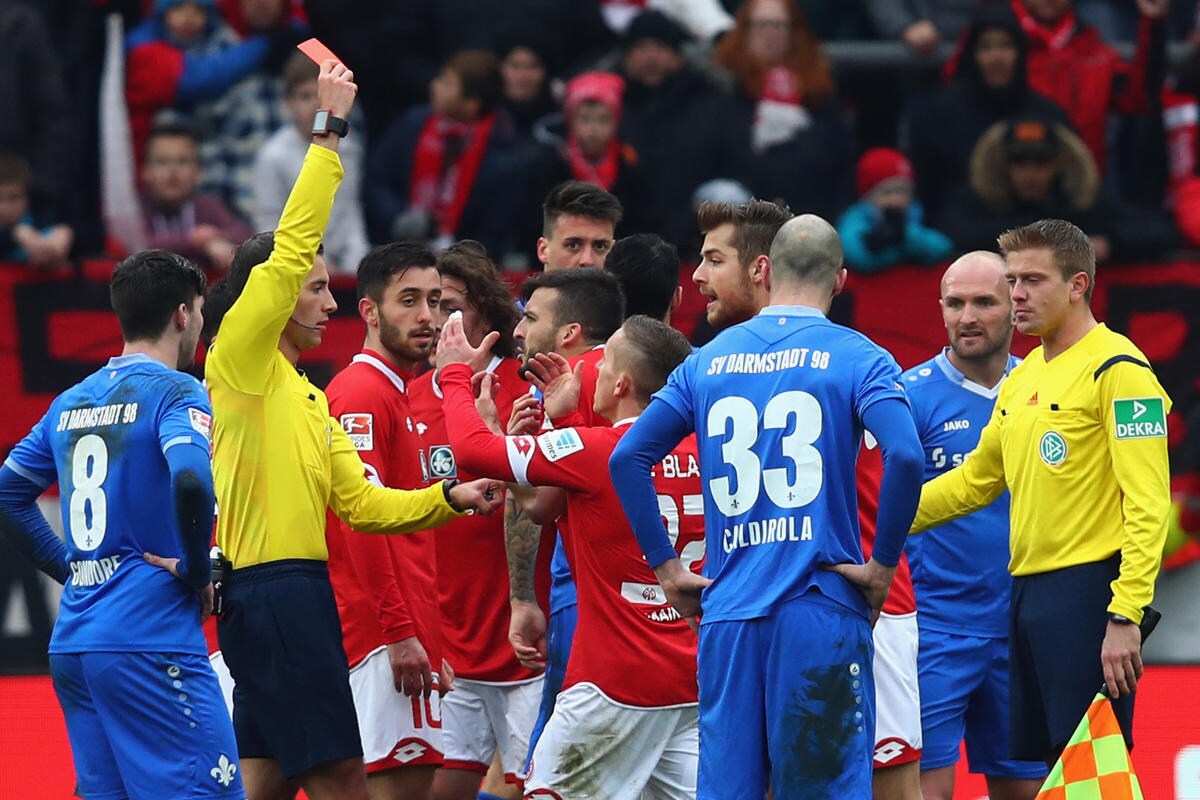 Bundesliga: rosso a Donati, solo un pari per il Magonza. L'Hertha cede all'Amburgo