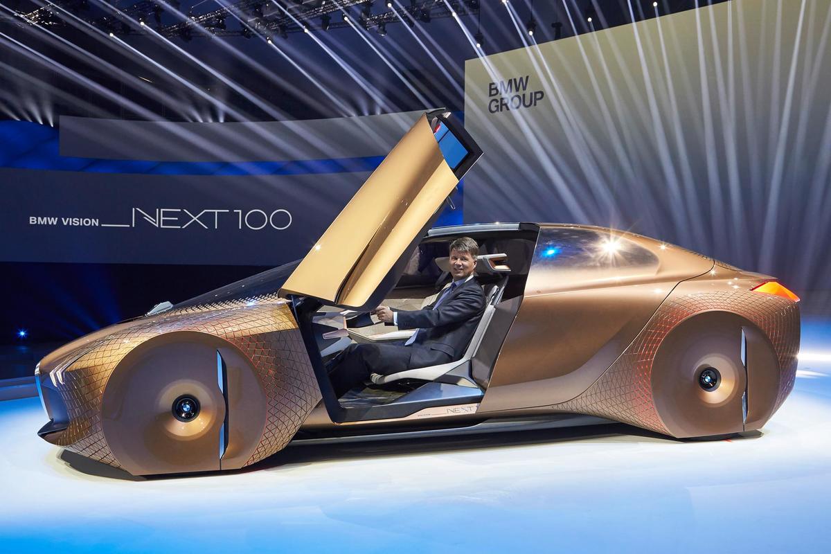 BMW, 100 anni dall'elica all'astronave
