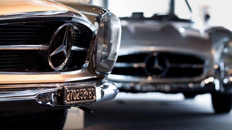 Mercedes, auguri “speciali” alla BMW