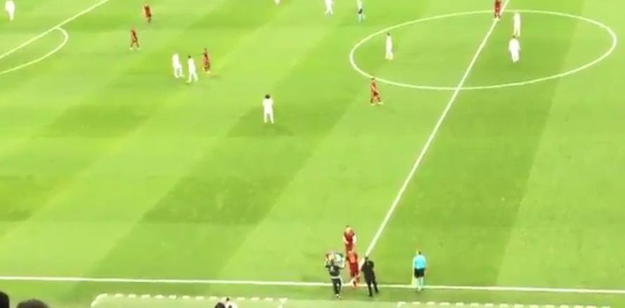 Champions League, Real Madrid-Roma: Totti entra in campo, gli applausi del Bernabeu