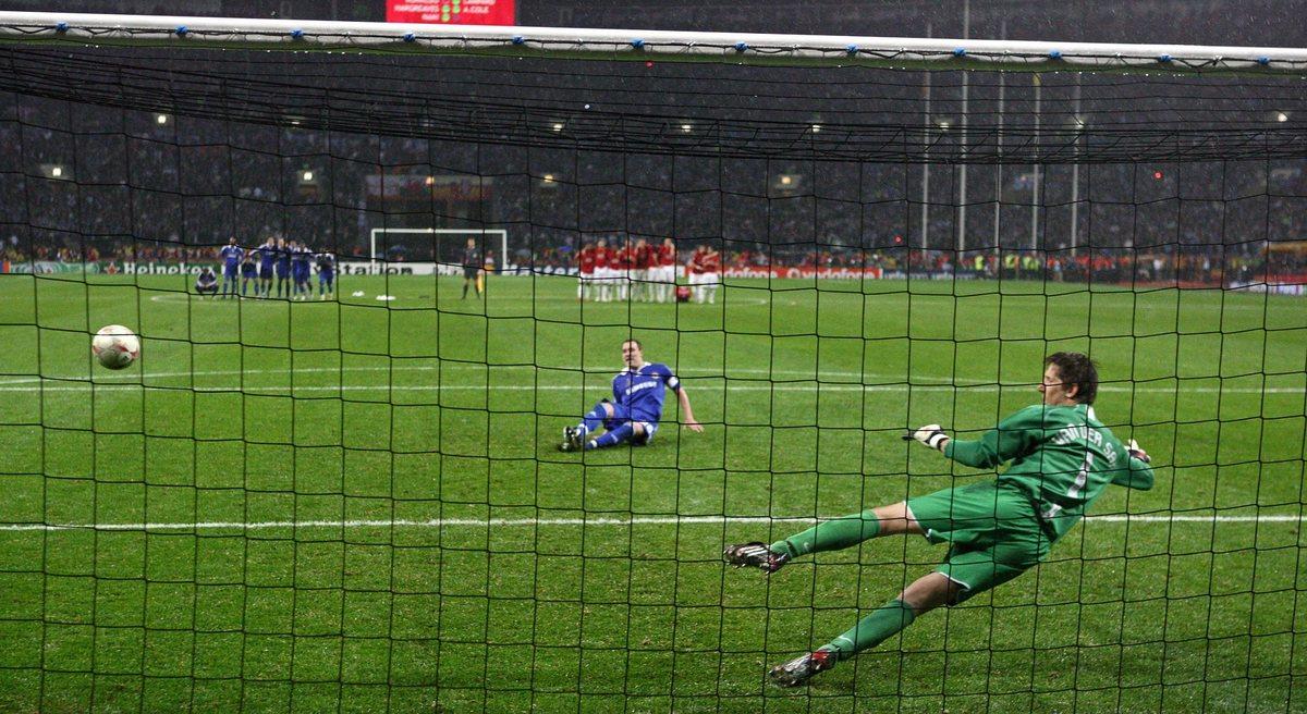 Calciomercato, Van Der Sar torna a giocare a 45 anni