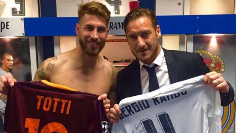 Champions League Roma, Totti nello spogliatoio del Real: scambiata la maglietta con Ramos