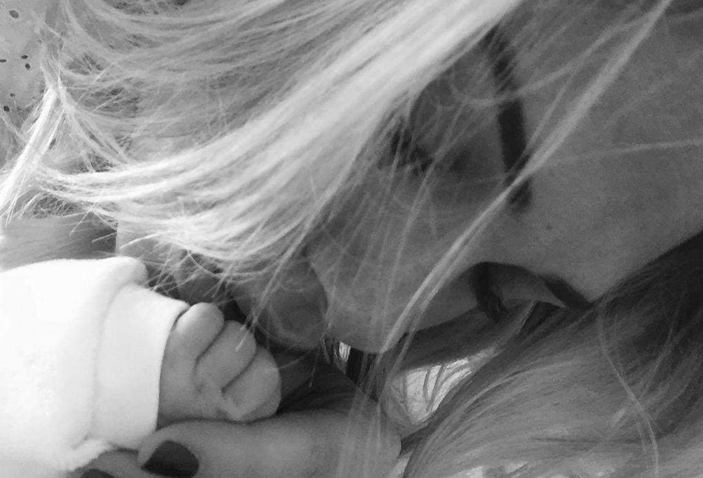 Ilary e Isabel, ecco la prima foto: Totti felice papà