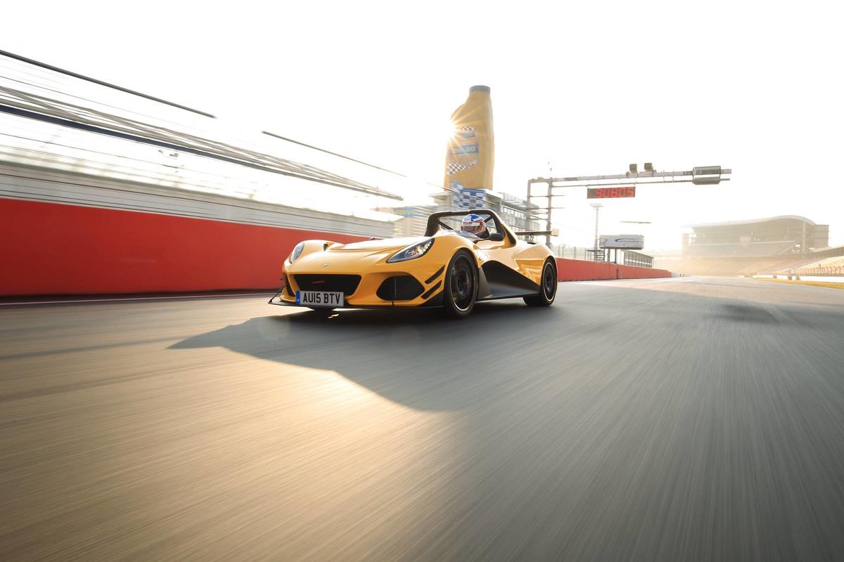 Lotus 3-Eleven, la piccola supercar batte Porsche 918