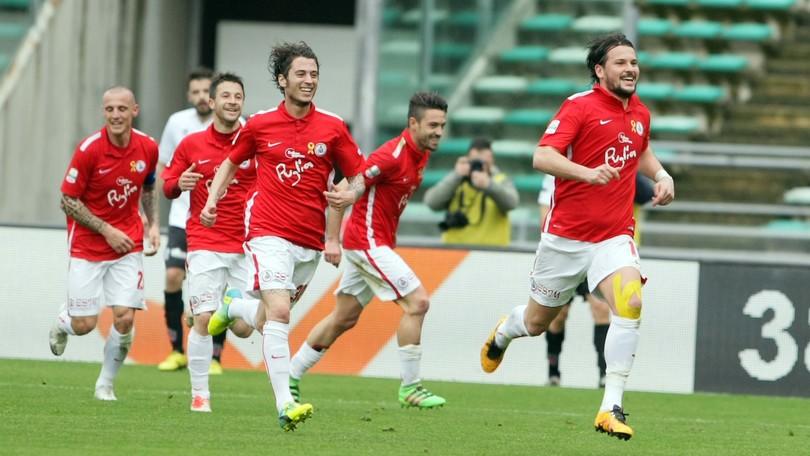 Serie B, Bari-Pro Vercelli 6-2: goleada al San Nicola