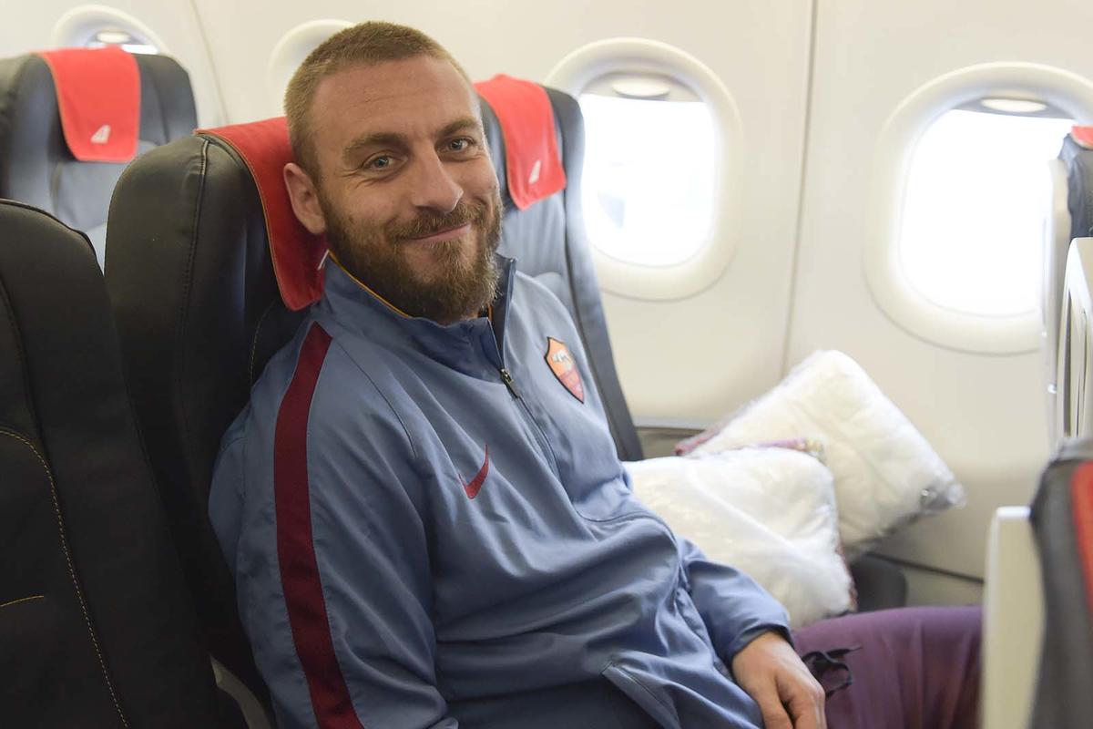 Roma in partenza per Udine, c'è anche De Rossi