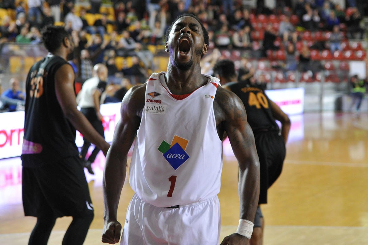 Basket A2, urlo Olasewere, Roma batte Omegna