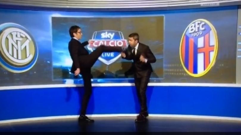 Sky, calcio in faccia in diretta a Costacurta