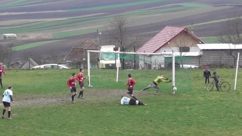 Gol fantasma in Romania: l'arbitro convalida, giocatori si rifiutano di continuare